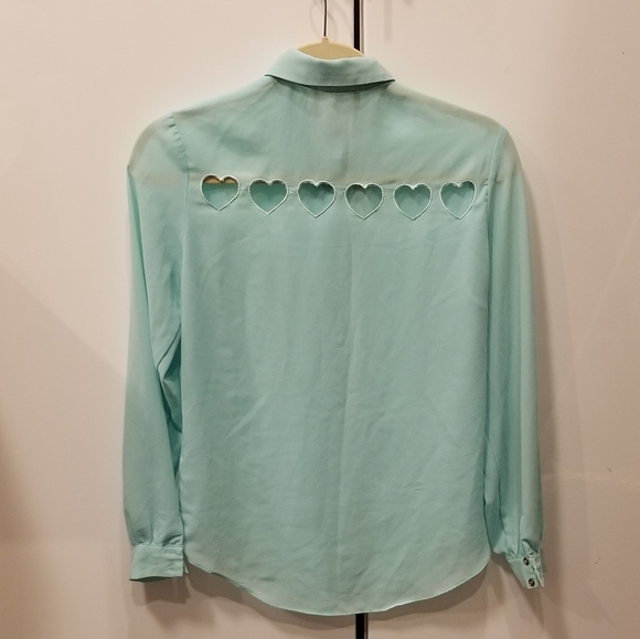 L'ATISTE Tops - 3/$20 🌺 L'Atiste by Amy Aqua Heart Opening Button-Down Blouse